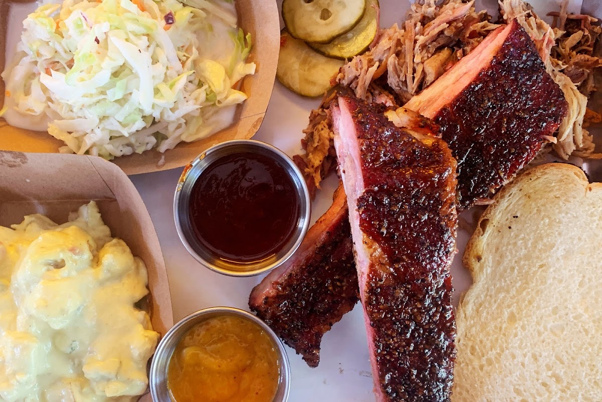 Z’S Bbq Lostine Tavern Photos 2